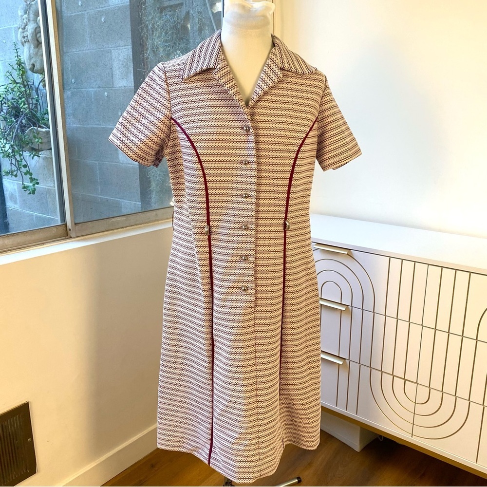 Vintage 70s Mod Fit & Flare Knit Shirt Dress in Burgundy with Piped Waist, Sz M